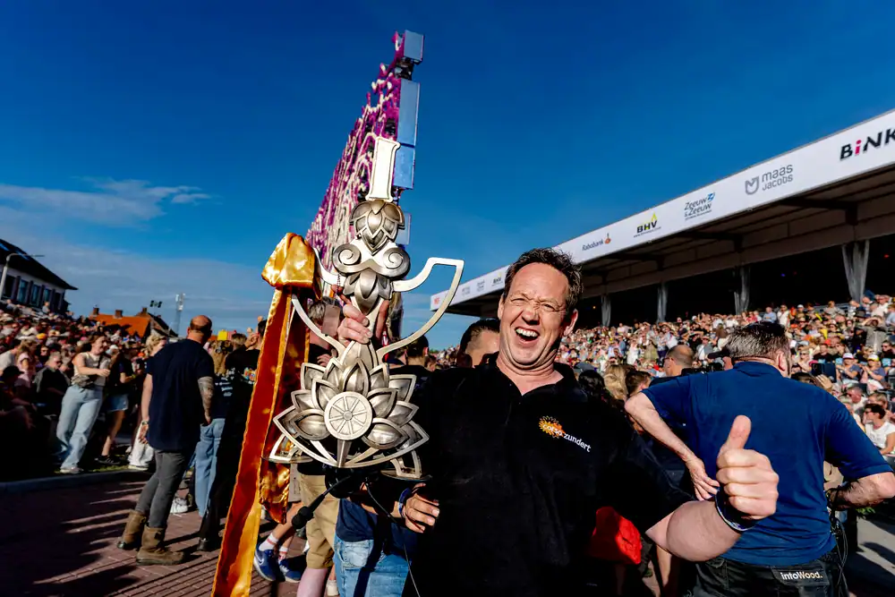 Stuivezand wint jubileumeditie Bloemencorso Zundert met ‘Zeespiegel’