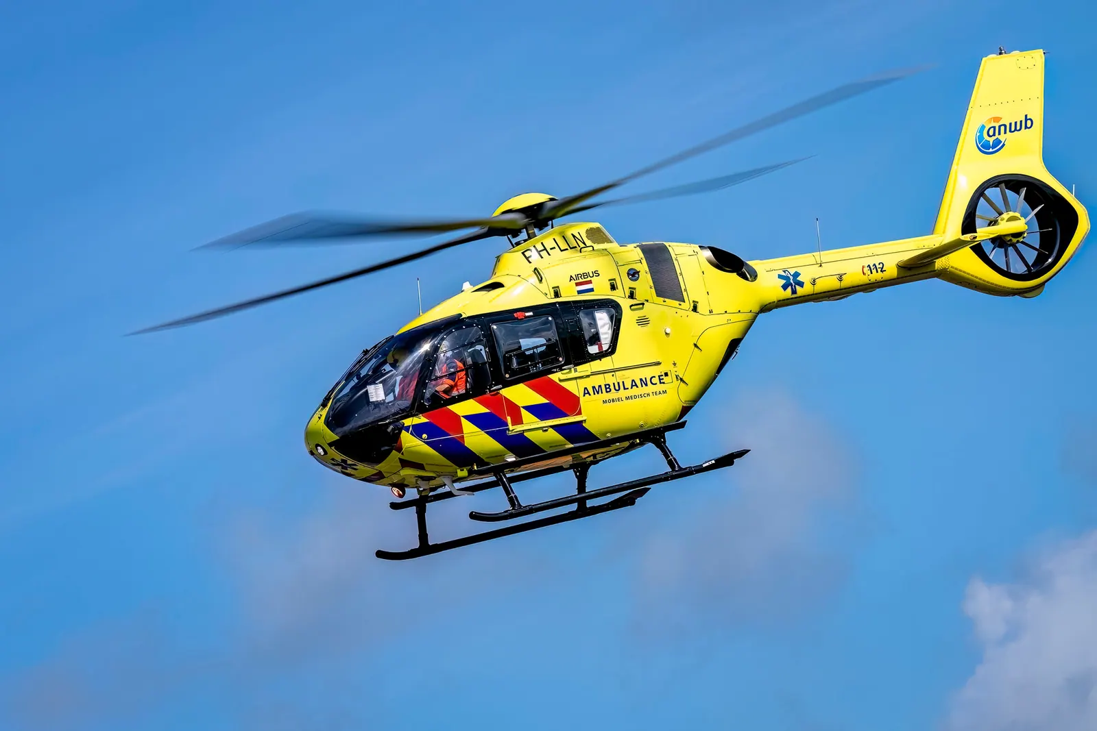 Fietser gewond bij botsing met busje in Etten-Leur, traumahelikopter ingezet