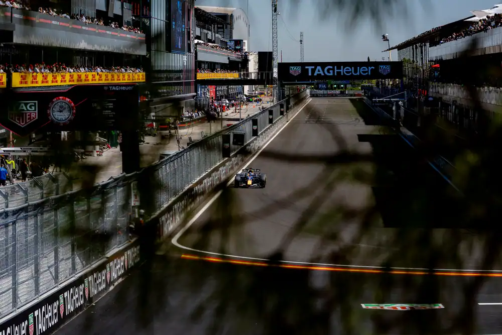 Vijfde tijd voor Verstappen in Madrid, Mercedes domineert eerste training