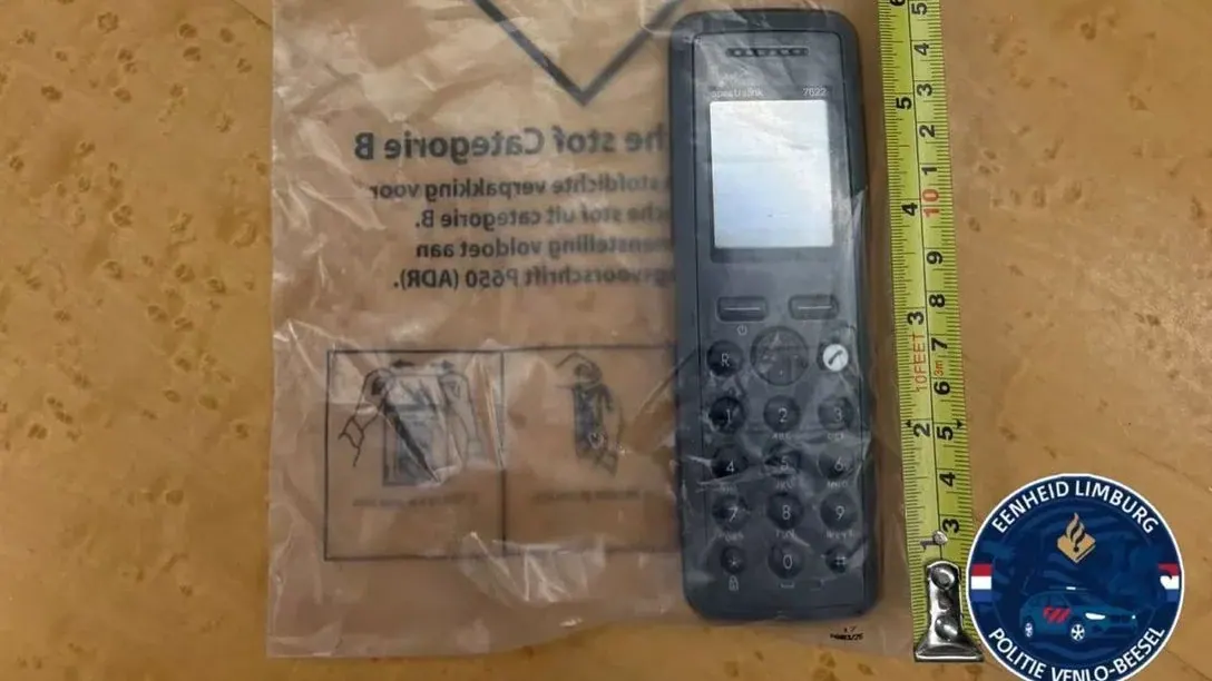 Verdachte stopt politietelefoon in anus en belandt op operatietafel