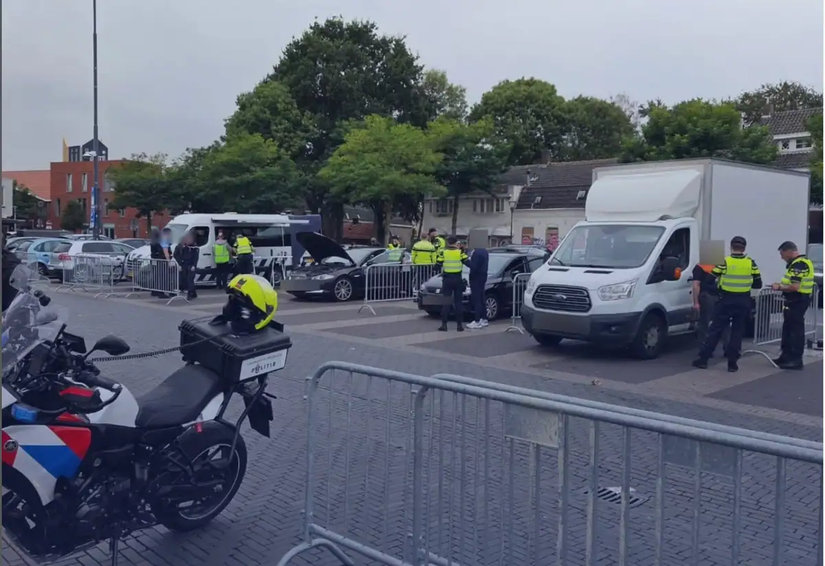 Grote controle in Eindhoven levert 66 boetes, 155 vapes en aanhouding op