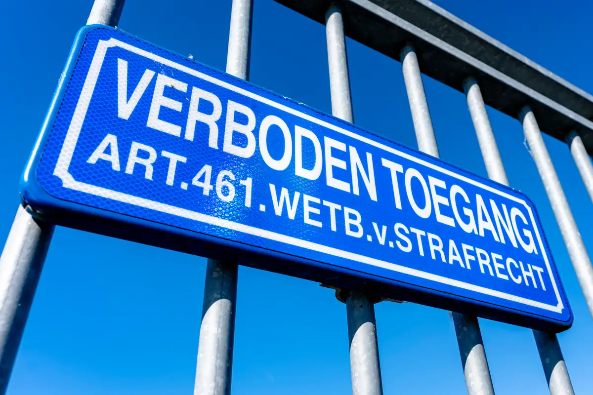 Inbreker laat een wel heel persoonlijke 'handtekening' achter