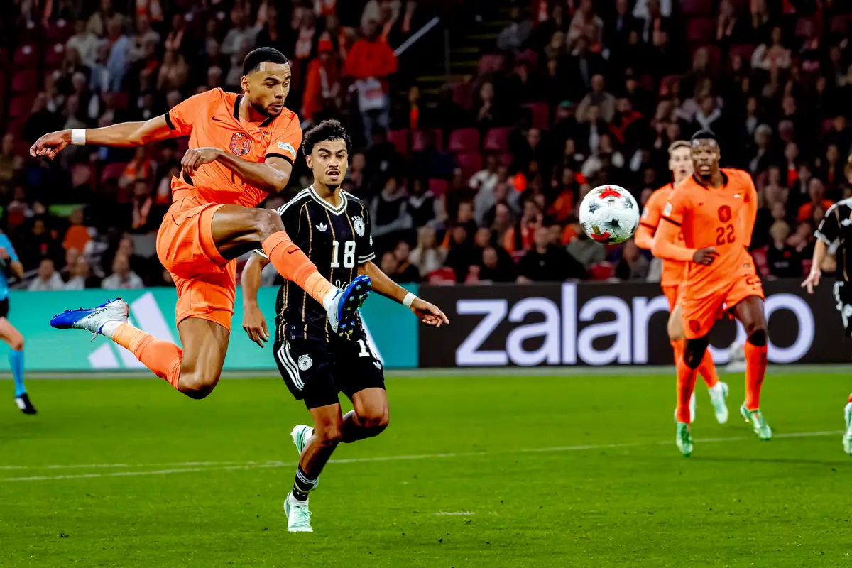 Gakpo redt punt voor Oranje in slotfase van debuut Xavi