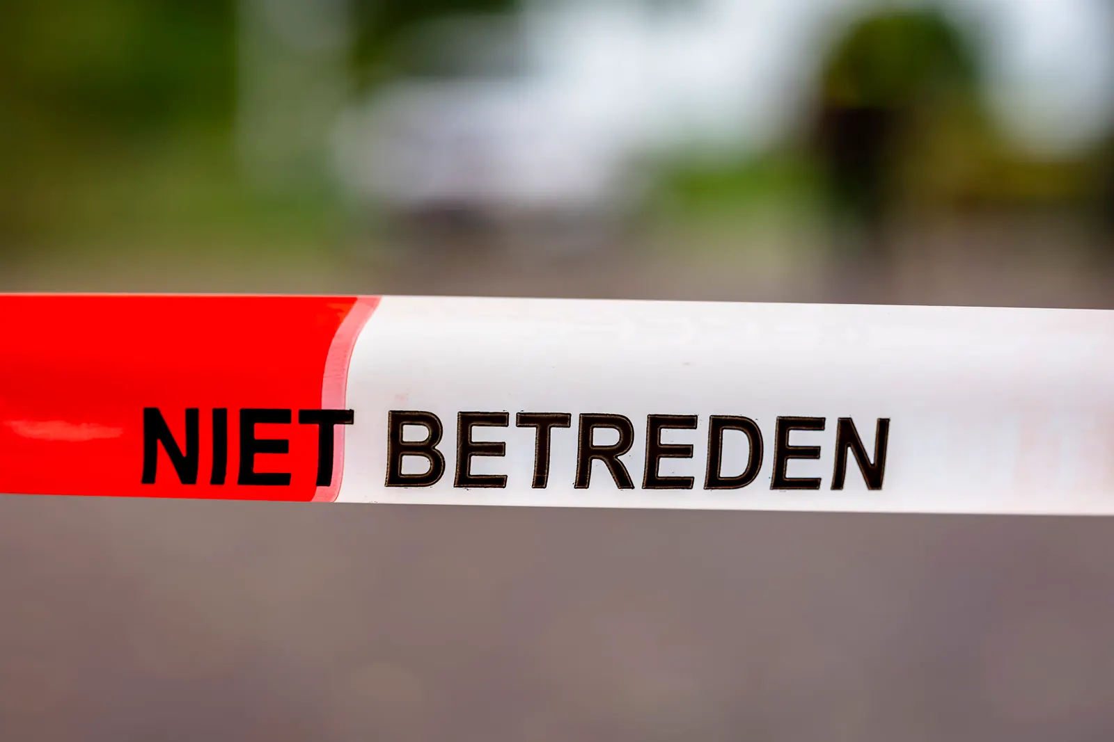 Man doet explosieve vondst tijdens het hond uitlaten