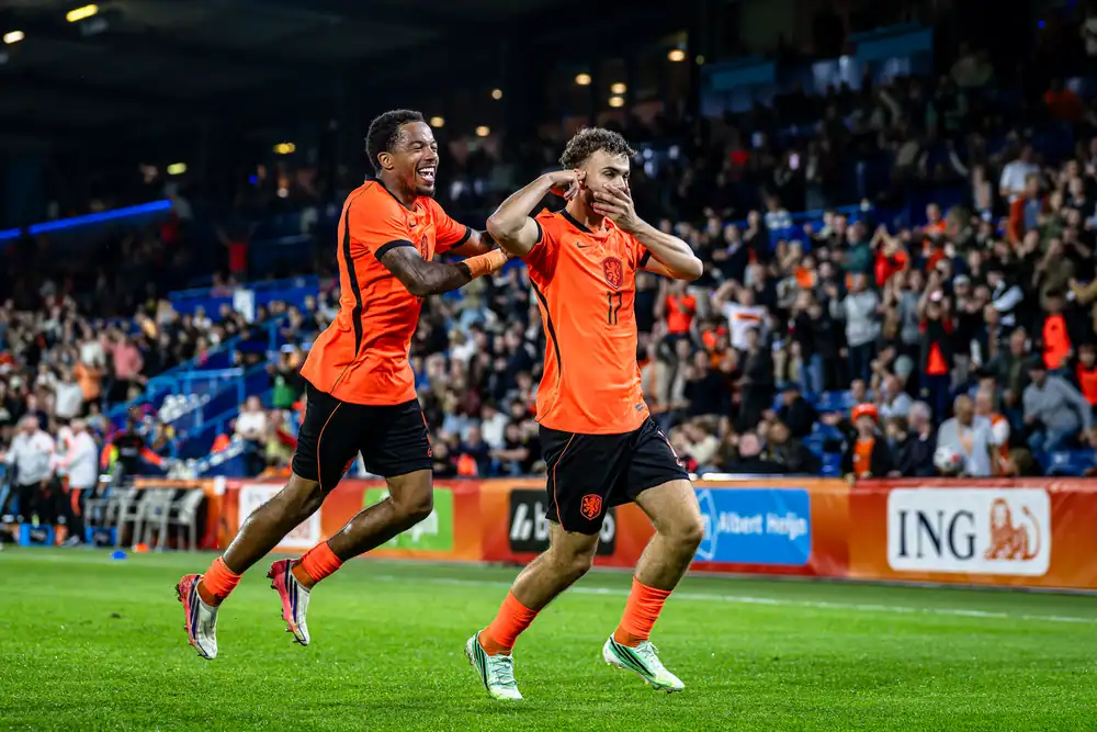 Jong Oranje ontsnapt op De Vijverberg en houdt EK-droom levend