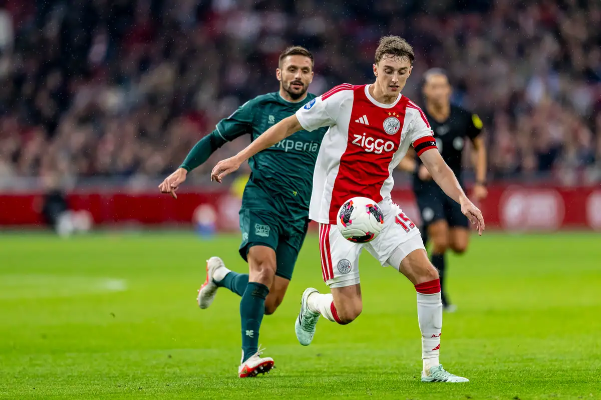 Ajax blijft punten verspelen in eigen huis: frustratie groeit na gelijkspel tegen NEC