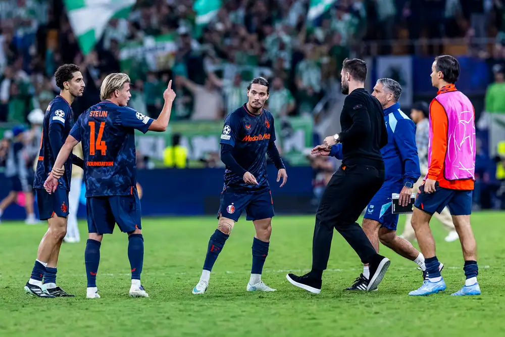 Spanningen bij Feyenoord na nederlaag: Hadj Moussa en Steijn krijgen flinke ruzie