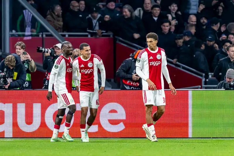Invallers bezorgen Ajax belangrijke Europese zege op Atalanta Bergamo