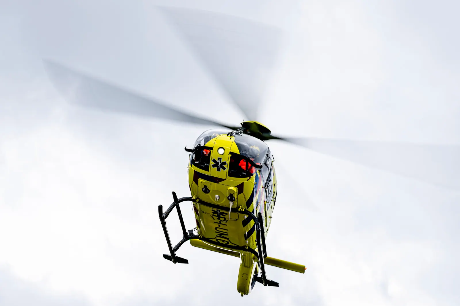 A16 bij Breda afgesloten na ongeval, traumahelikopter opgeroepen